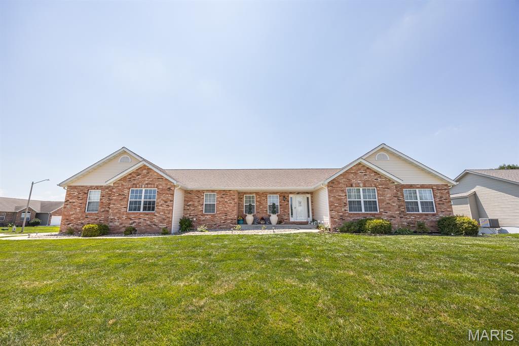 Homes for sale in Troy, IL | 248 Sunnybrooke, Troy, IL 62294 | MLS# MIS26045705