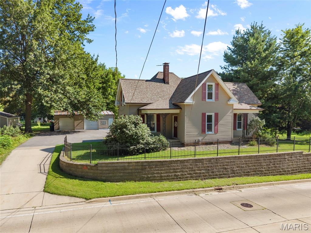 Homes for sale in Glen Carbon, IL | 683 Glen Crossing Rd, Glen Carbon, IL 62034 | MLS# MIS26045735