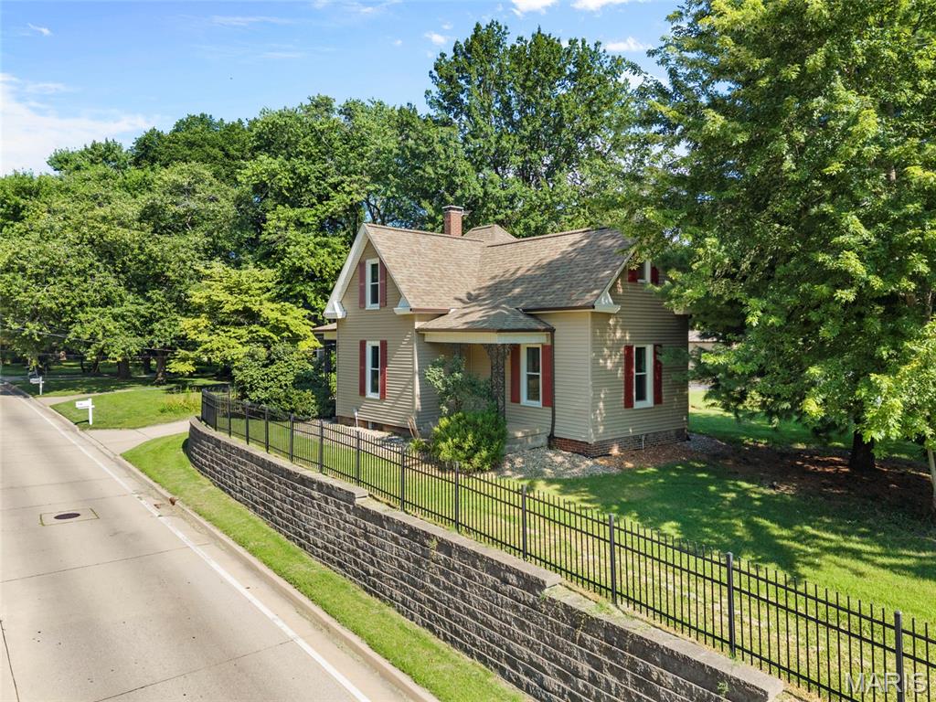 Homes for sale in Glen Carbon, IL | 683 Glen Crossing Rd, Glen Carbon, IL 62034 | MLS# MIS26045735