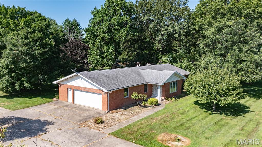 Homes for sale in Jerseyville, IL | 23611 Jenny Ln, Jerseyville, IL 62052 | MLS# MIS26045767