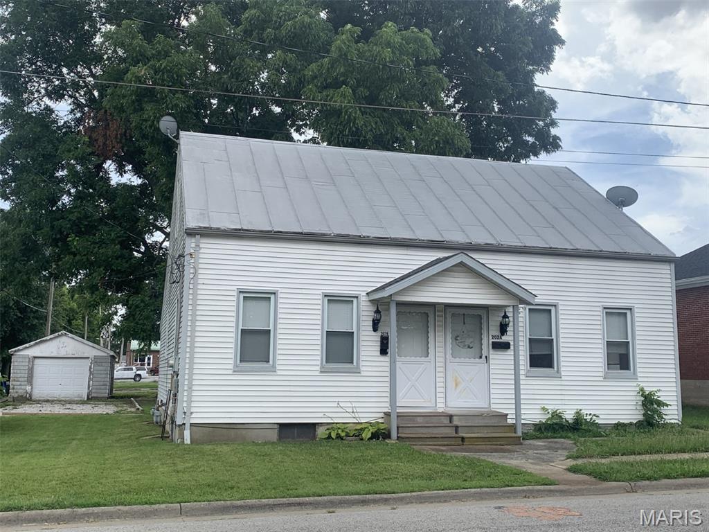 Homes for sale in Waterloo, IL | 202 E 1st St, Waterloo, IL 62298 | MLS# MIS26045822