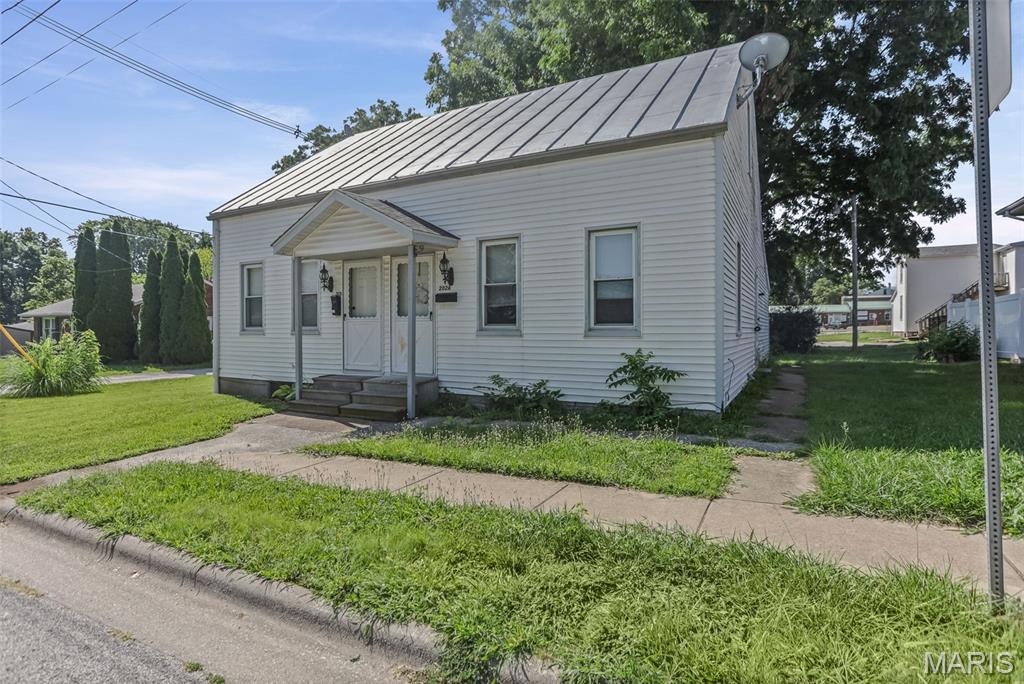 Homes for sale in Waterloo, IL | 202 E 1St St, Waterloo, IL 62298 | MLS# MIS26045822