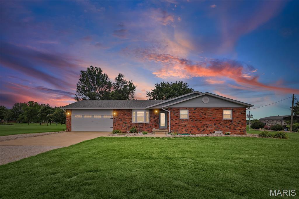 Homes for sale in Highland, IL | 12941 Daiber Rd, Highland, IL 62249 | MLS# MIS26045848