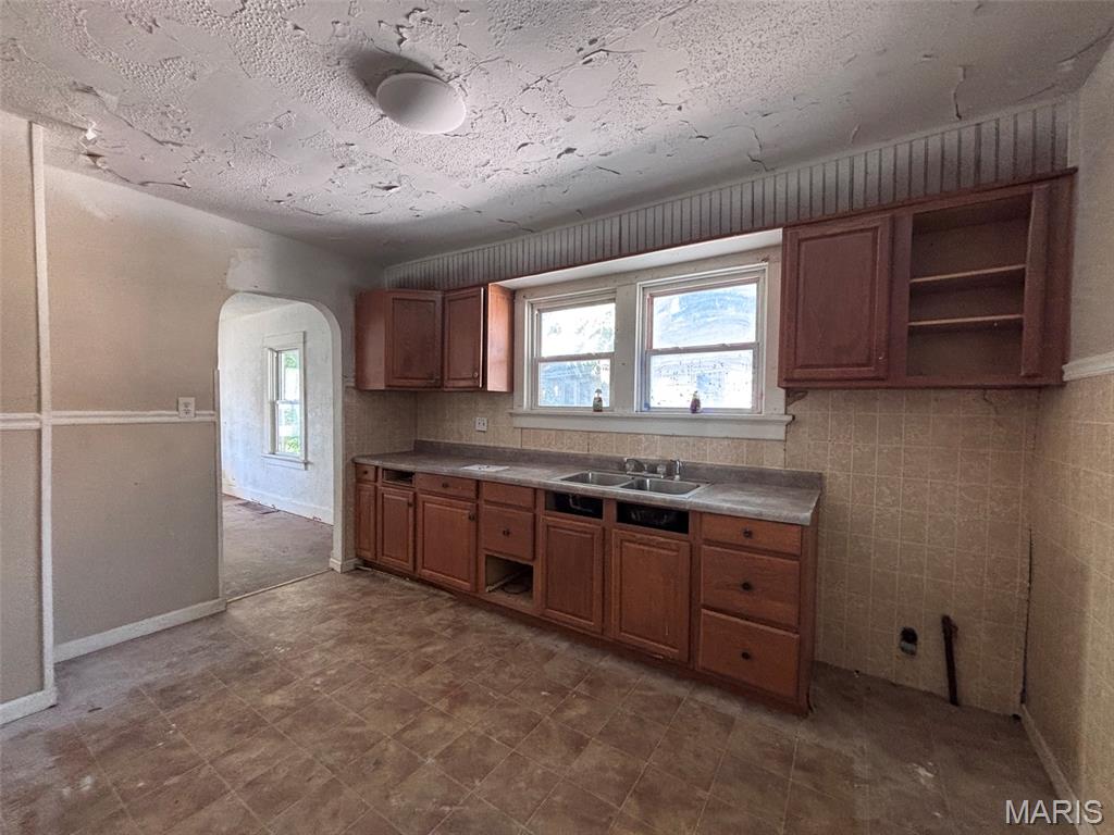 Homes for sale in East Alton, IL | 114 Grand Ave, East Alton, IL 62024 | MLS# MIS26045910