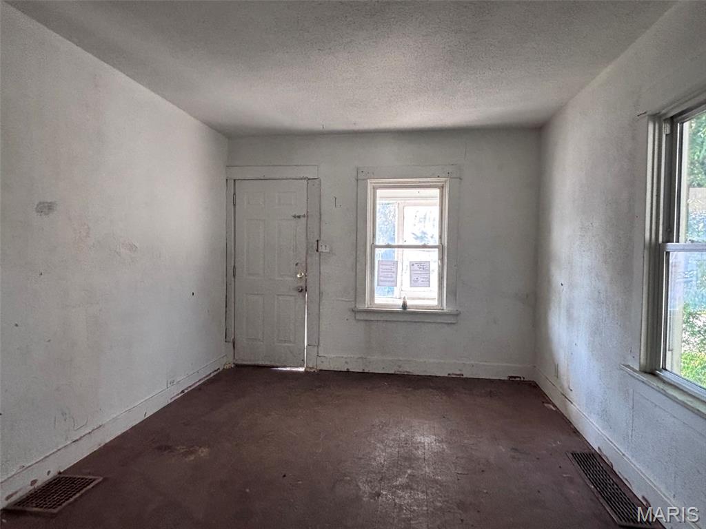 Homes for sale in East Alton, IL | 114 Grand Ave, East Alton, IL 62024 | MLS# MIS26045910