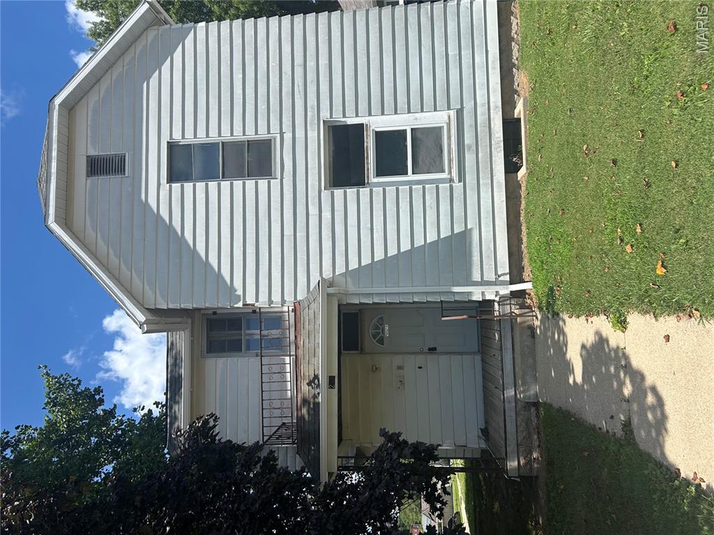 1st image of 205 N 4th St, Vandalia, IL 62471 | MLS# MIS26045920