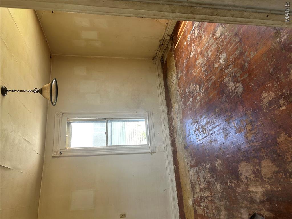 2nd image of 205 N 4th St, Vandalia, IL 62471 | MLS# MIS26045920