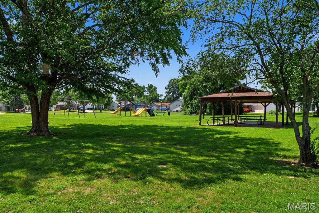 36th image of 719 Waterfall Dr, Florissant, MO 63034 | MLS# MIS26045951