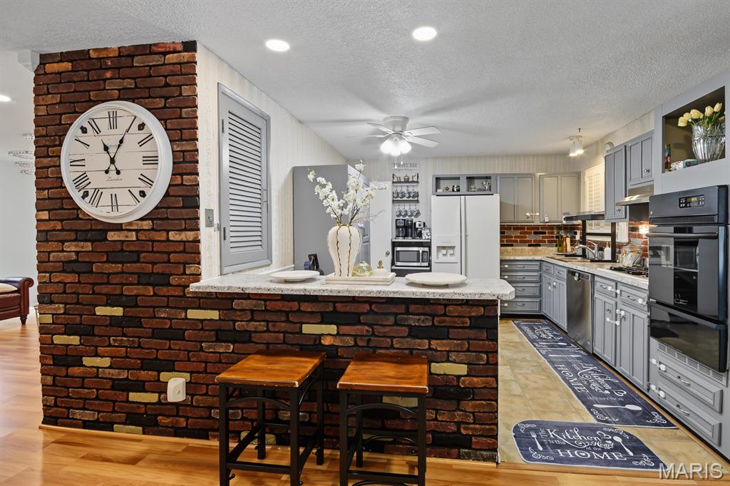3rd image of 719 Waterfall Dr, Florissant, MO 63034 | MLS# MIS26045951