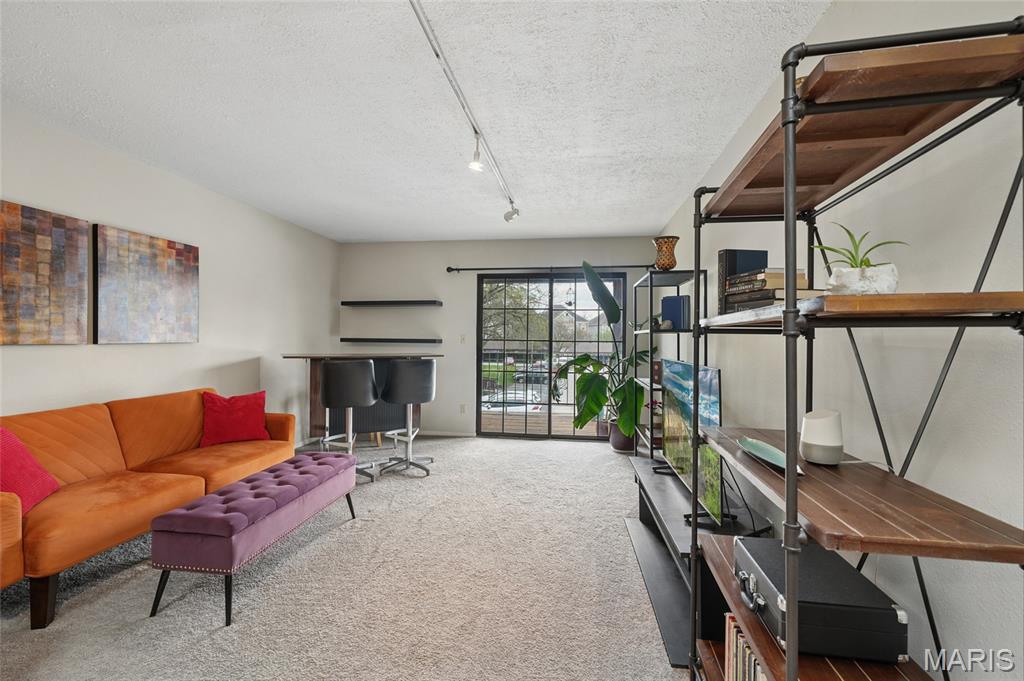 3rd image of 1436 Heritage Lndg, St. Charles, MO 63303