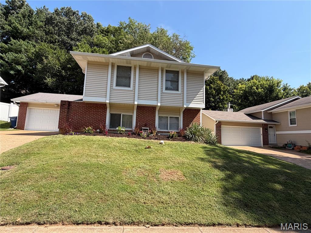 2nd image of 537 Treetop Village, Ballwin, MO 63021 | MLS# MIS26046007