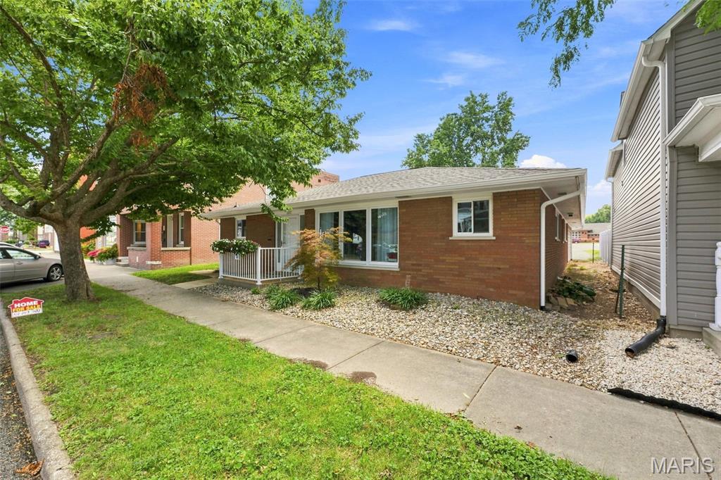 3rd image of 1212 Main St, Highland, IL 62249 | MLS# MIS26046016