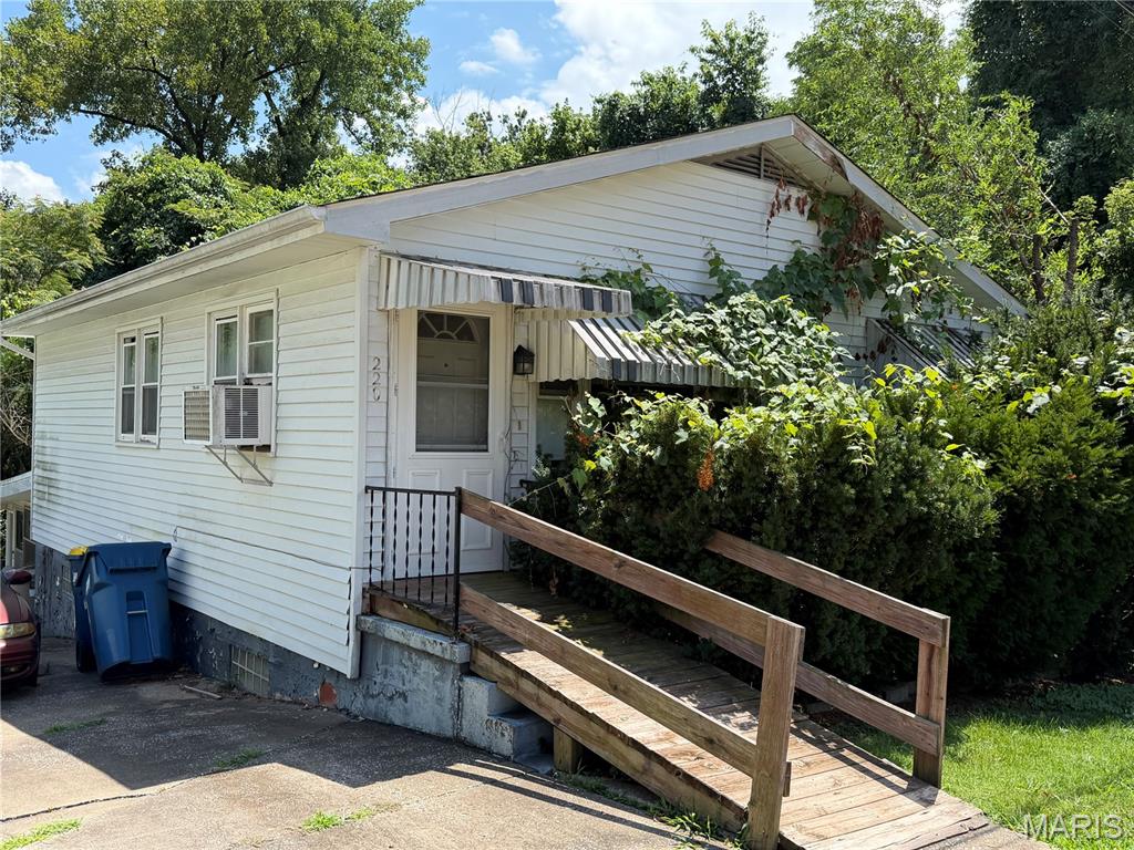 Homes for sale in Edwardsville, IL | 220 W 4th St, Edwardsville, IL 62025 | MLS# MIS26046061