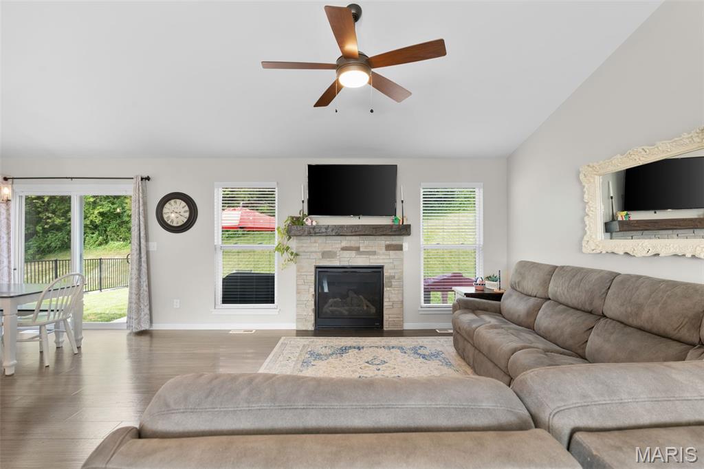 3rd image of 2127 Kuenzel Dr, Washington, MO 63090 | MLS# MIS26046112