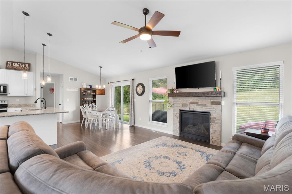 2nd image of 2127 Kuenzel Dr, Washington, MO 63090 | MLS# MIS26046112