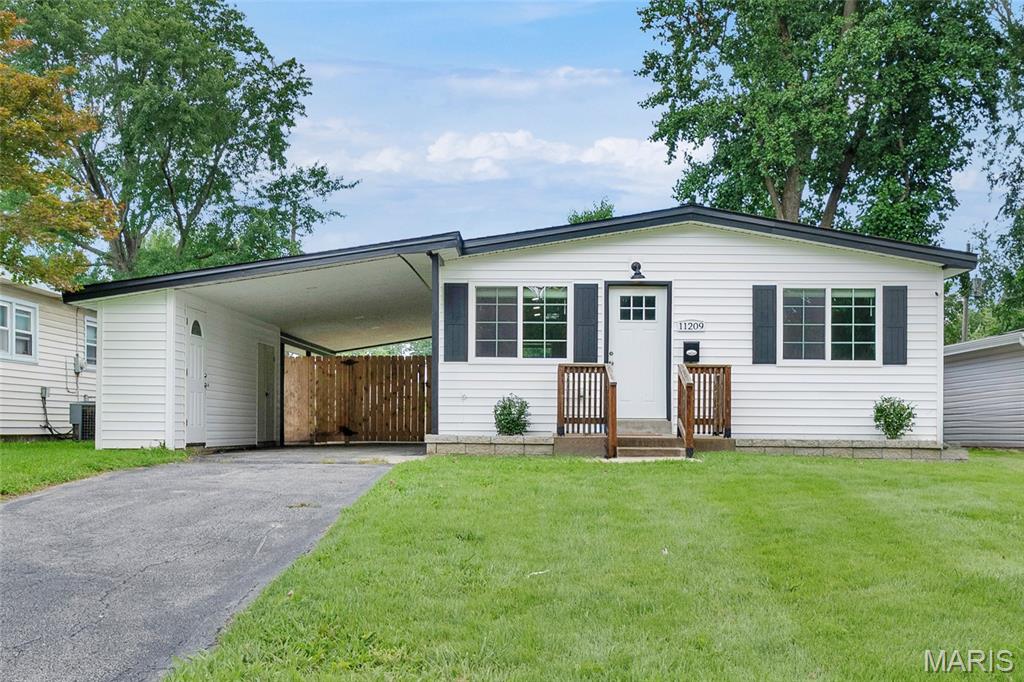 Homes for sale in St Ann, MO | 11209 Saint Shawn Ln, St Ann, MO 63074 | MLS# MIS26046120