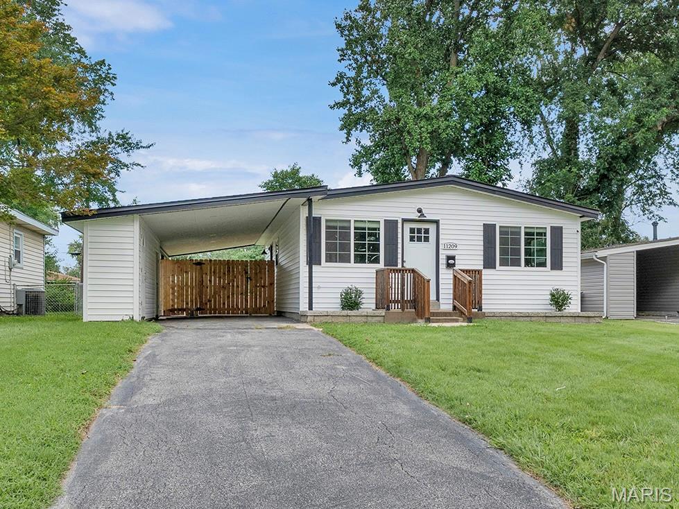 Homes for sale in St Ann, MO | 11209 Saint Shawn Ln, St Ann, MO 63074 | MLS# MIS26046120