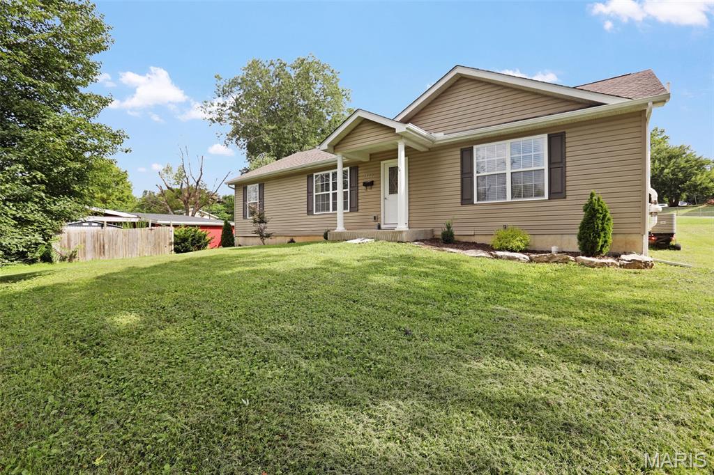 2nd image of 1423 E 5th St, Washington, MO 63090 | MLS# MIS26046123