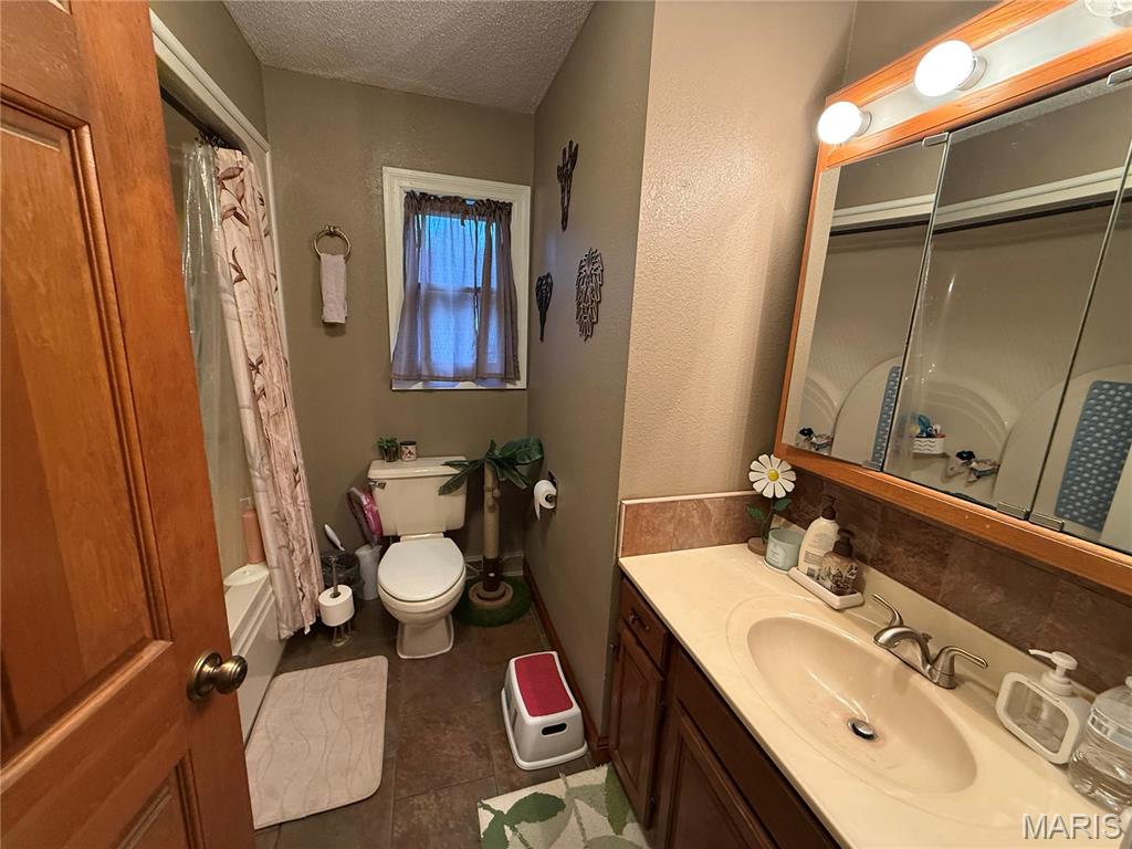 Homes for sale in Gillespie, IL | 411 E Chestnut, Gillespie, IL 62033 | MLS# MIS26046141