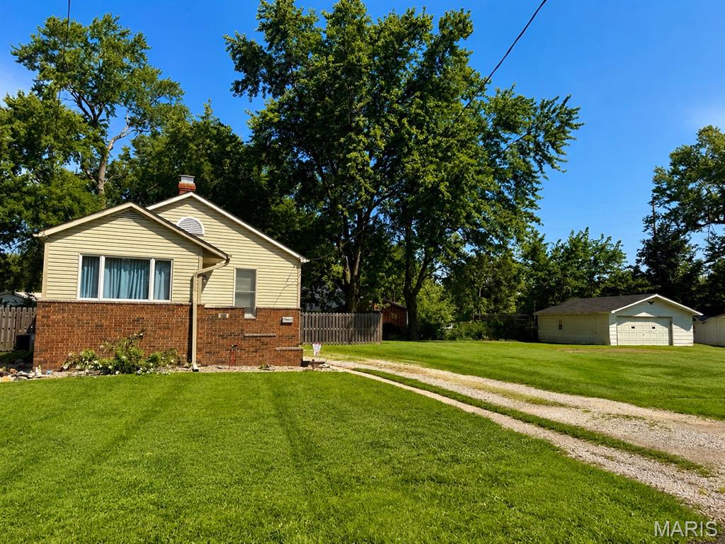 Homes for sale in Gillespie, IL | 411 E Chestnut, Gillespie, IL 62033 | MLS# MIS26046141