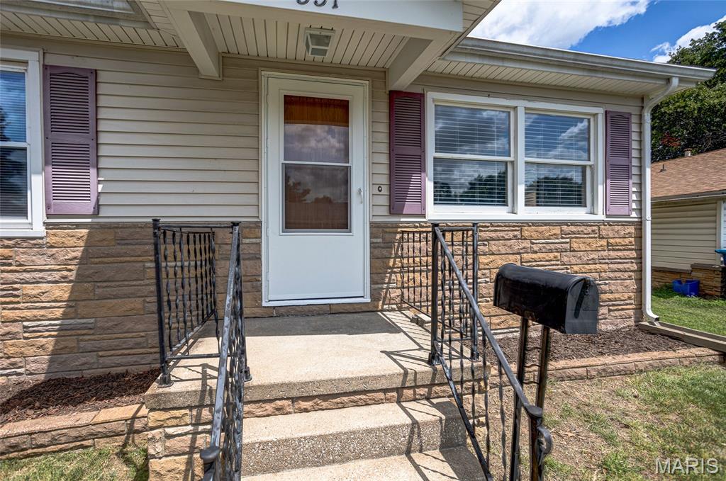Homes for sale in Wood River, IL | 351 Vanpreter Ave, Wood River, IL 62095 | MLS# MIS26046173