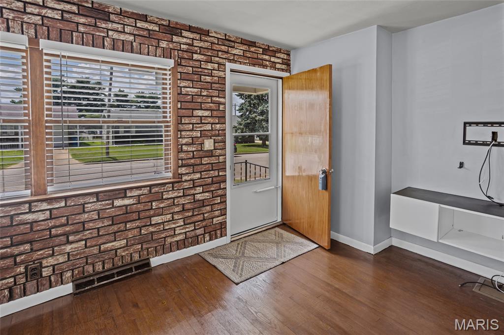 Homes for sale in Wood River, IL | 351 Vanpreter Ave, Wood River, IL 62095 | MLS# MIS26046173