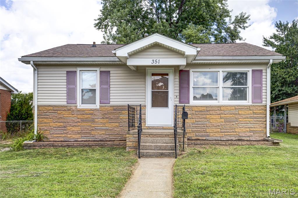 Homes for sale in Wood River, IL | 351 Vanpreter Ave, Wood River, IL 62095 | MLS# MIS26046173