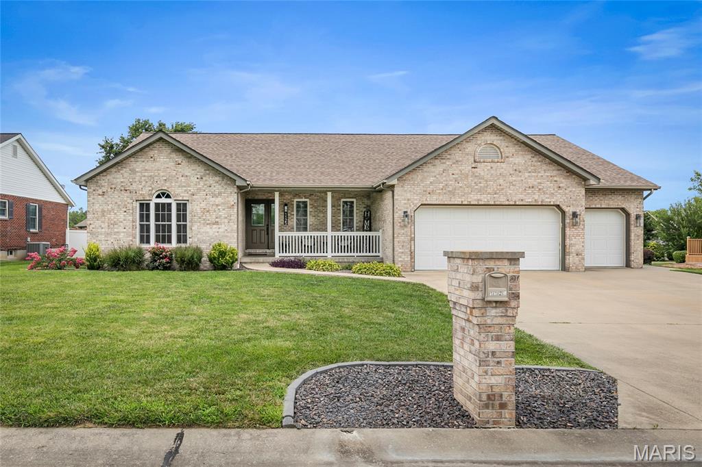 Homes for sale in Red Bud, IL | 1125 Teal Dr, Red Bud, IL 62278 | MLS# MIS26046206