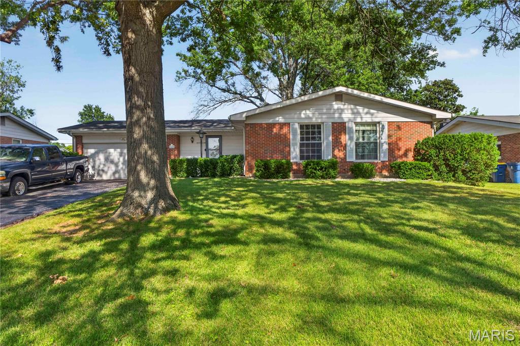 1st image of 14010 Sunland Dr, Florissant, MO 63034 | MLS# MIS26046256
