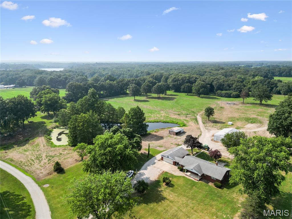 Homes for sale in Hillsboro, IL | 11 Lakecrest Ln, Hillsboro, IL 62049 | MLS# MIS26046262