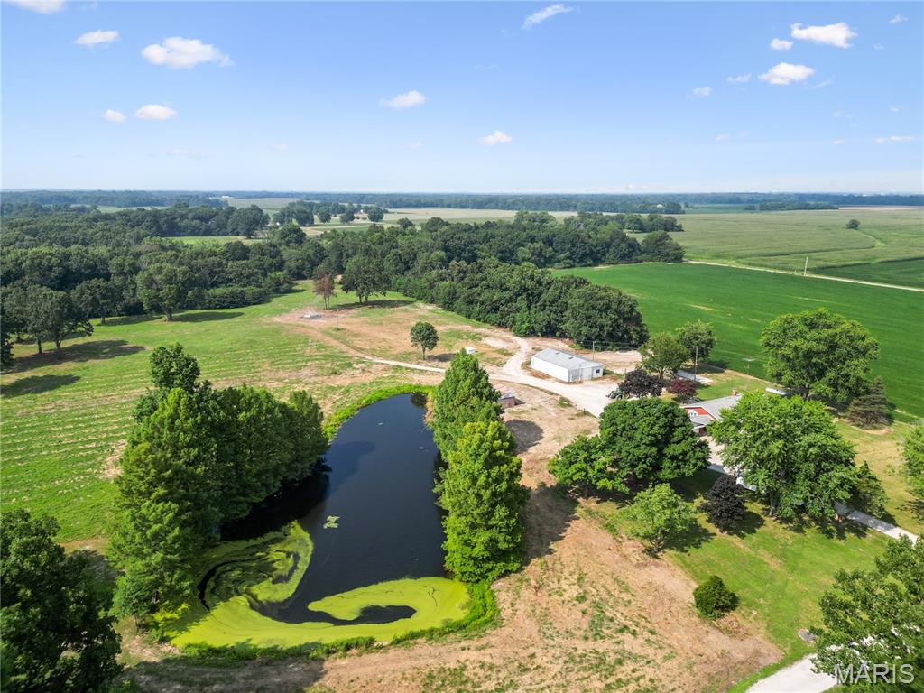 Homes for sale in Hillsboro, IL | 11 Lakecrest Ln, Hillsboro, IL 62049 | MLS# MIS26046262