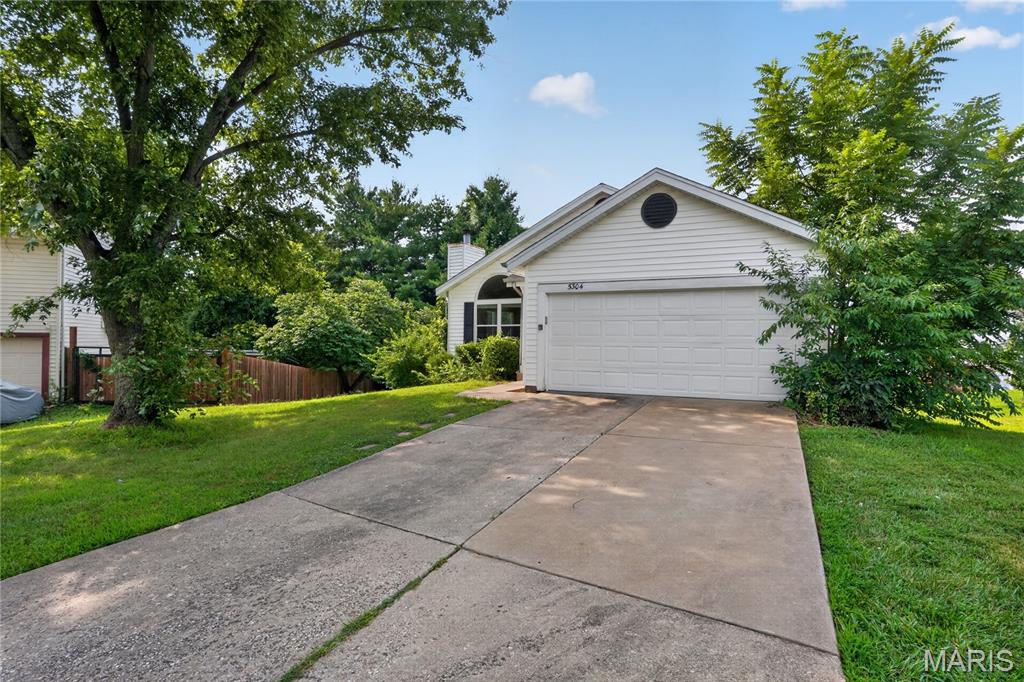 3rd image of 5304 Bay Wind Ct, Florissant, MO 63034 | MLS# MIS26046297