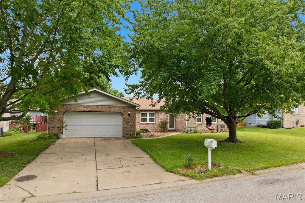 Homes for sale in Swansea, IL | 705 Leighigh Dr, Swansea, IL 62226 | MLS# MIS26046301