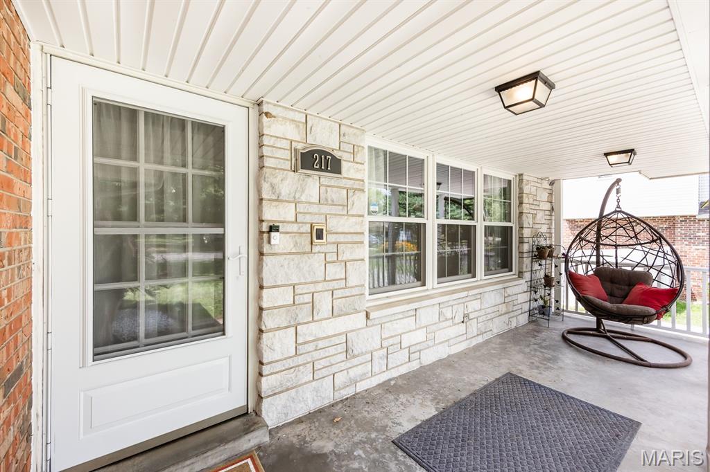 Homes for sale in Collinsville, IL | 217 Lee Ave, Collinsville, IL 62234 | MLS# MIS26046303