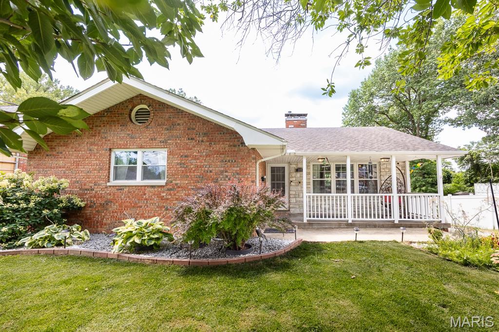 Homes for sale in Collinsville, IL | 217 Lee Ave, Collinsville, IL 62234 | MLS# MIS26046303