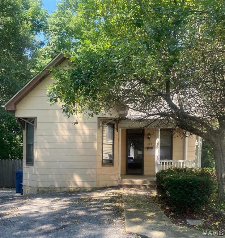 Homes for sale in Collinsville, IL | 423 S Aurora St, Collinsville, IL 62234 | MLS# MIS26046313