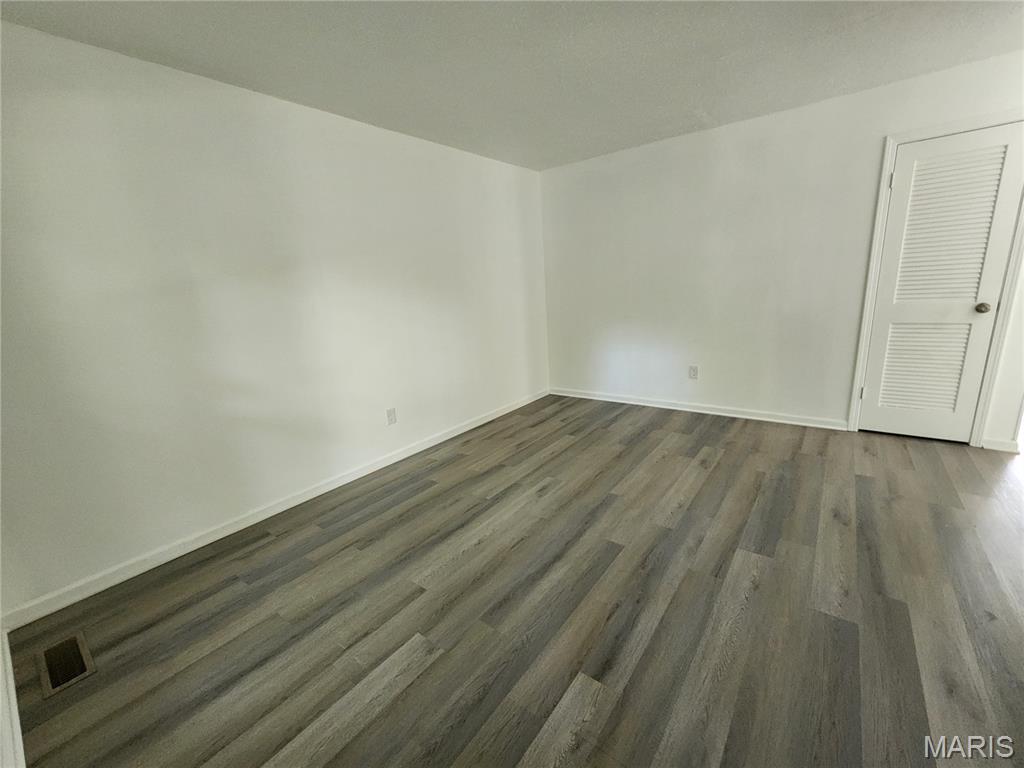 3rd image of 6300 Silver Fox Dr, Florissant, MO 63034 | MLS# MIS26046345