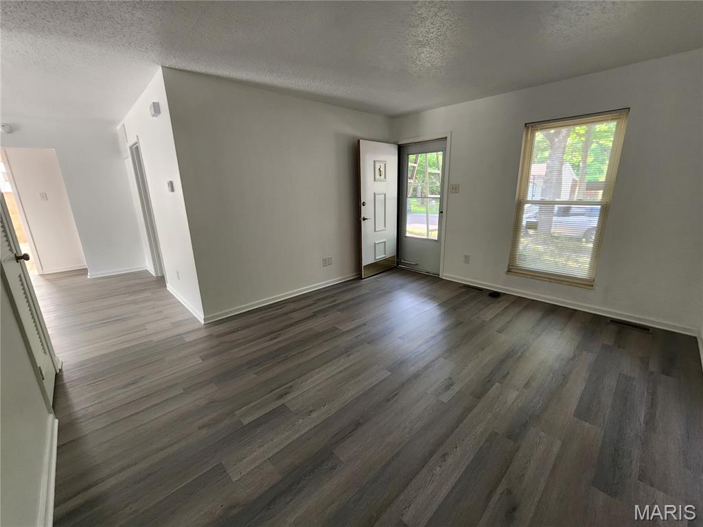 4th image of 6300 Silver Fox Dr, Florissant, MO 63034 | MLS# MIS26046345