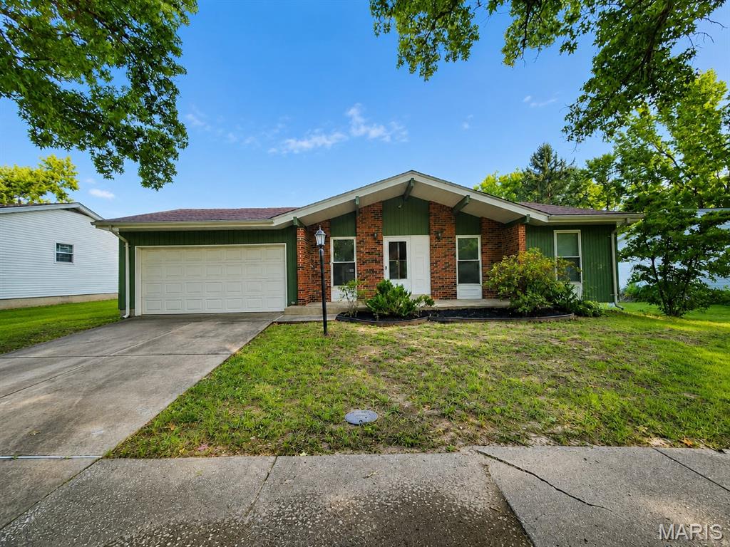 2nd image of 6300 Silver Fox Dr, Florissant, MO 63034 | MLS# MIS26046345
