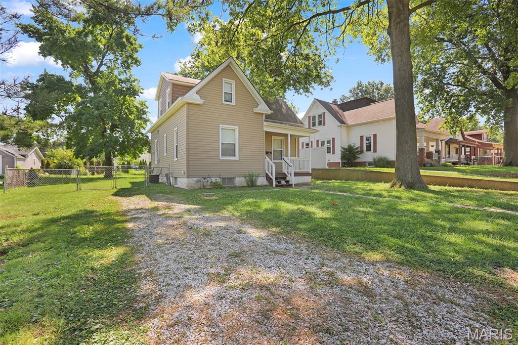 Homes for sale in Edwardsville, IL | 320 S Kansas St, Edwardsville, IL 62025 | MLS# MIS26046369