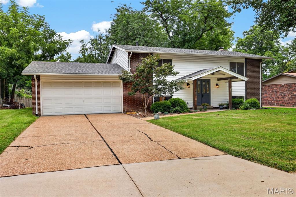 2nd image of 933 Barbara Ann Ln, Ellisville, MO 63021 | MLS# MIS26046375
