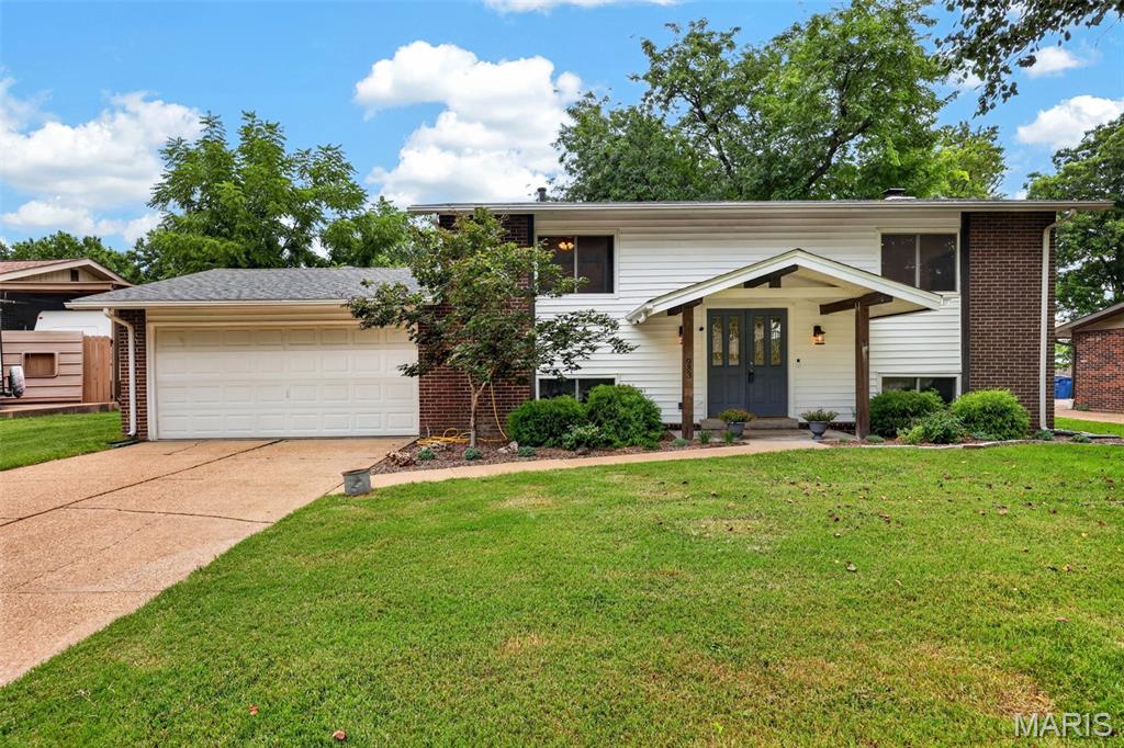 3rd image of 933 Barbara Ann Ln, Ellisville, MO 63021 | MLS# MIS26046375