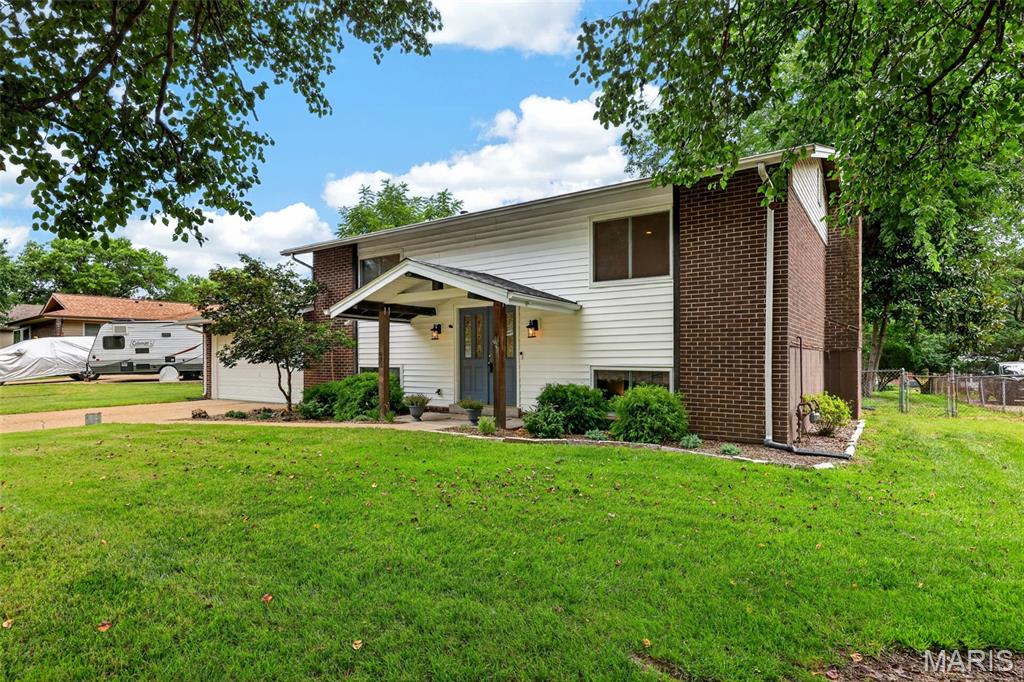 4th image of 933 Barbara Ann Ln, Ellisville, MO 63021 | MLS# MIS26046375