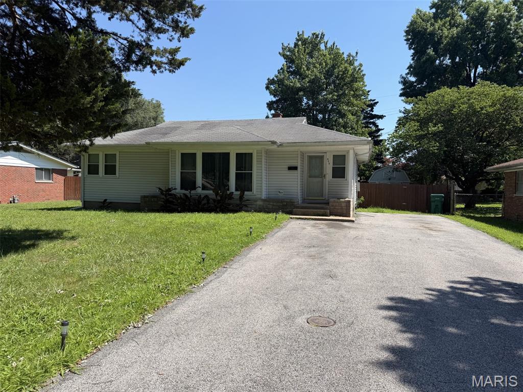 1st image of 805 Joliet Dr, East Saint Louis, IL 62206 | MLS# MIS26046382