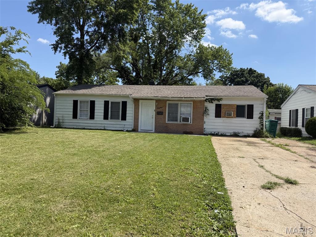 1st image of 39 W Adams Dr, East Saint Louis, IL 62206 | MLS# MIS26046403