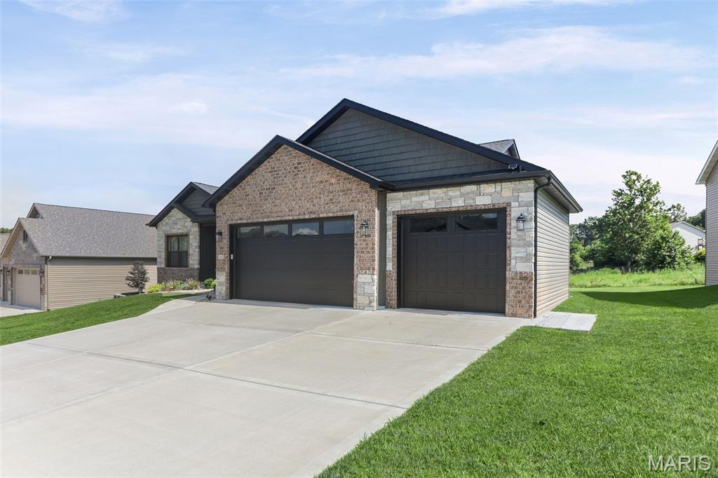 Homes for sale in Maryville, IL | 165 Stonebridge Bluff Dr, Maryville, IL 62062 | MLS# MIS26046408