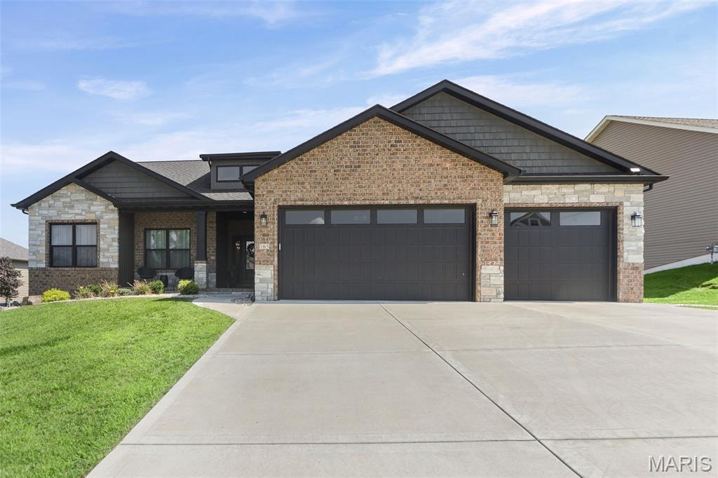 Homes for sale in Maryville, IL | 165 Stonebridge Bluff Dr, Maryville, IL 62062 | MLS# MIS26046408