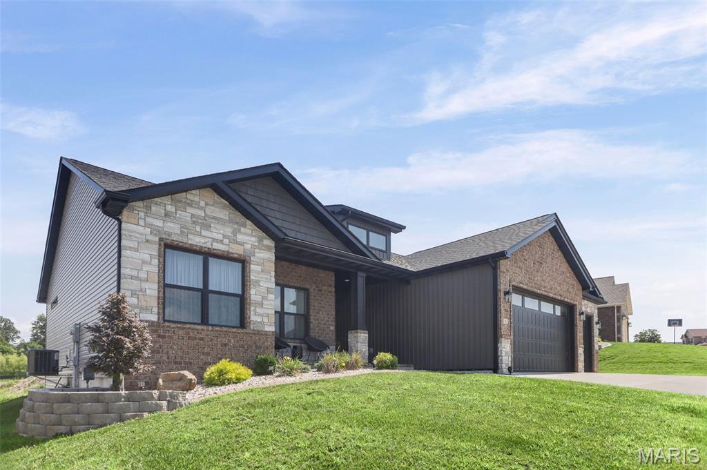 Homes for sale in Maryville, IL | 165 Stonebridge Bluff Dr, Maryville, IL 62062 | MLS# MIS26046408
