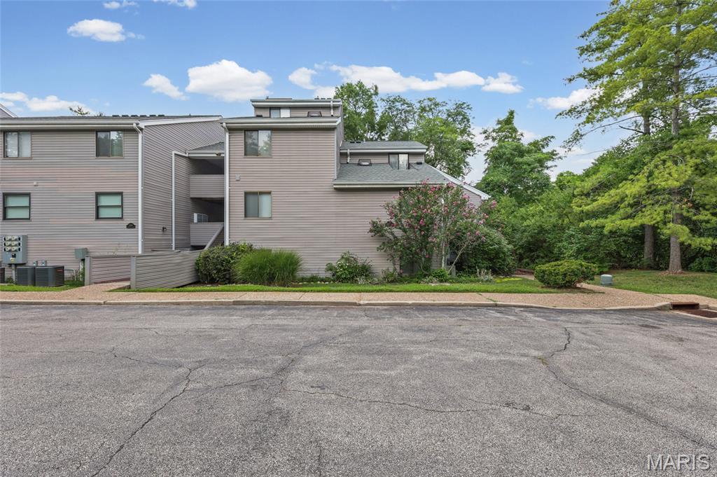 2nd image of 1333 Prospect Village Ln #A, Ballwin, MO 63021 | MLS# MIS26046431