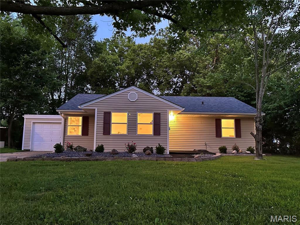 image of 608 Devonshire Dr, Belleville, IL 62226 | MLS# MIS26046487